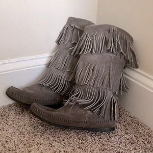 Minnetonka 3 Layer Fringe Boots Size 8